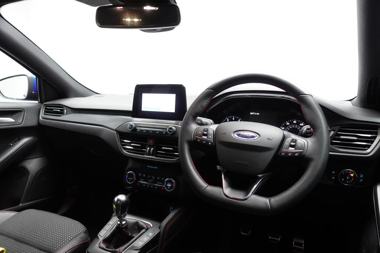 Ford Focus - Image 14