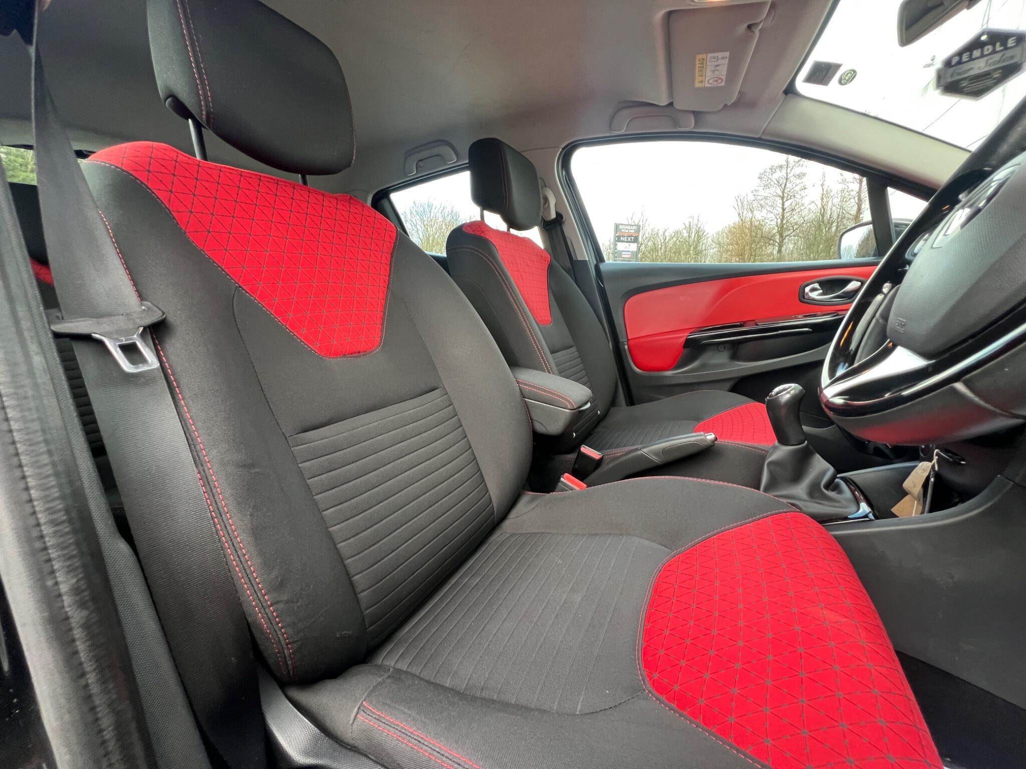 Renault Clio - Image 25