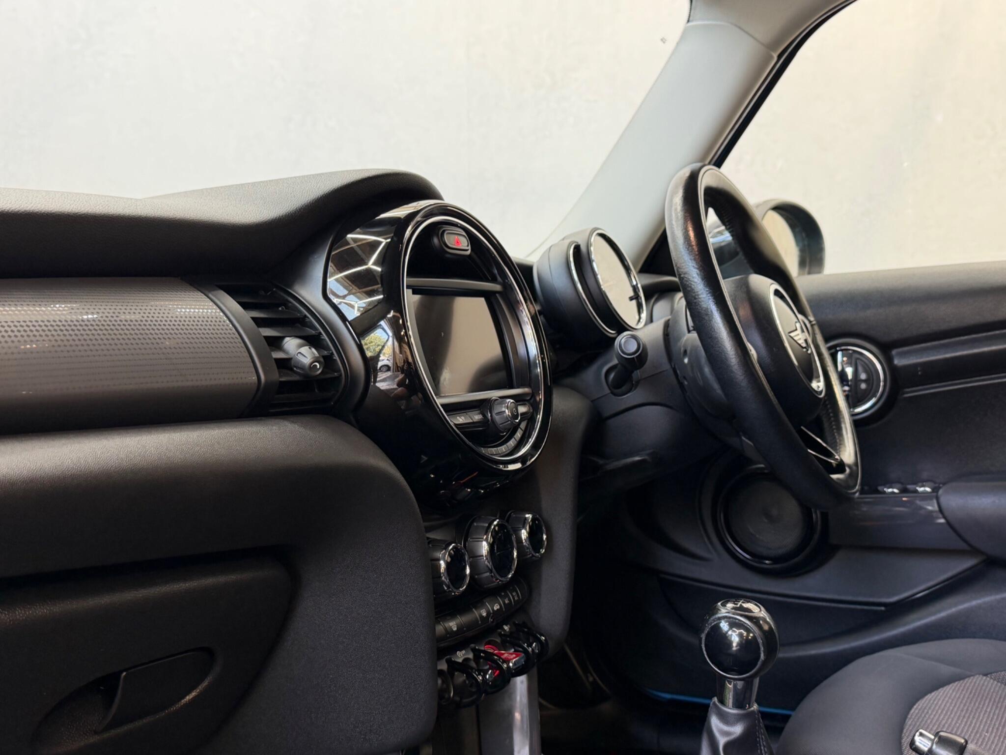MINI Hatch - Image 15
