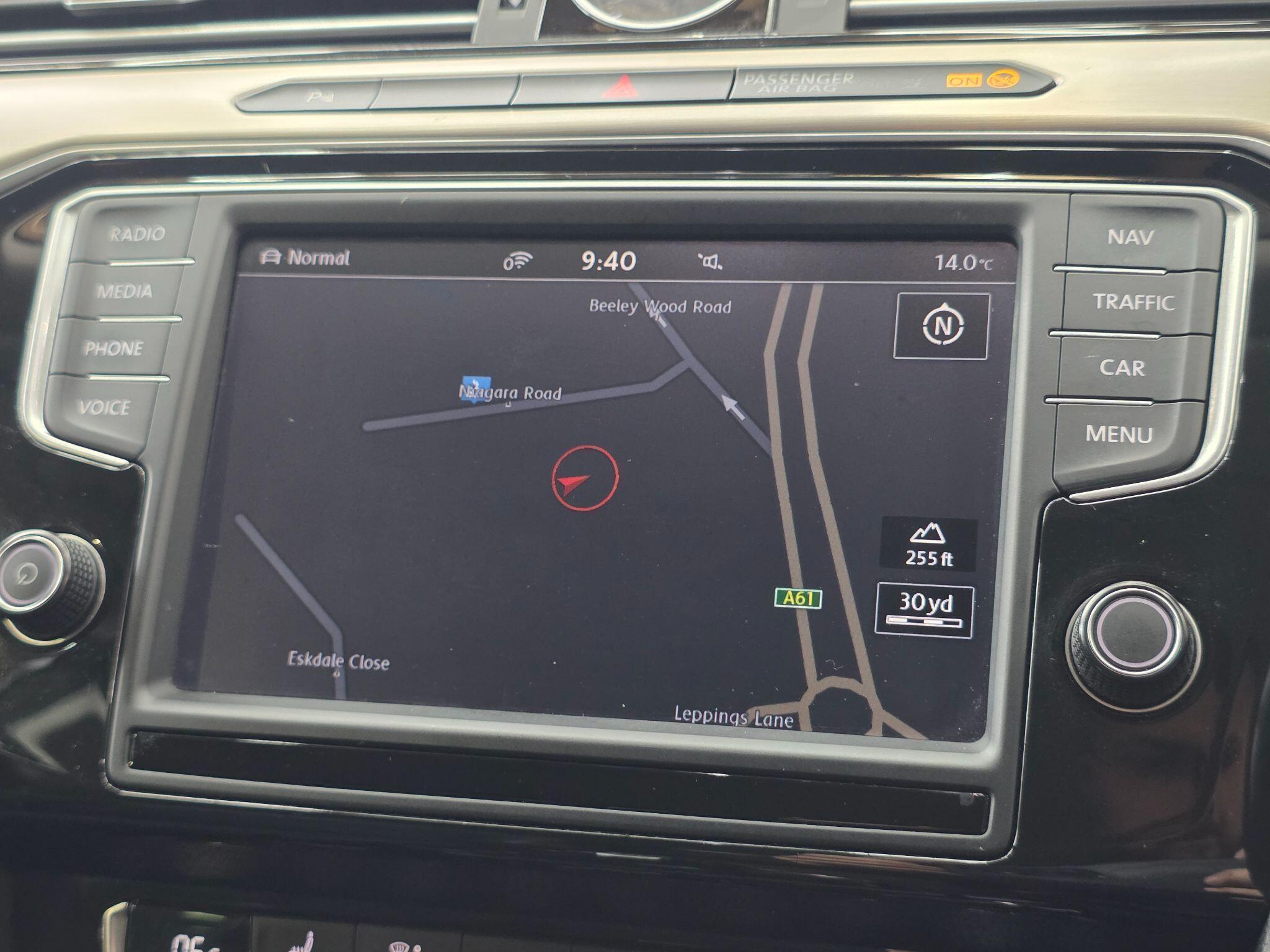 Volkswagen Passat - Image 20