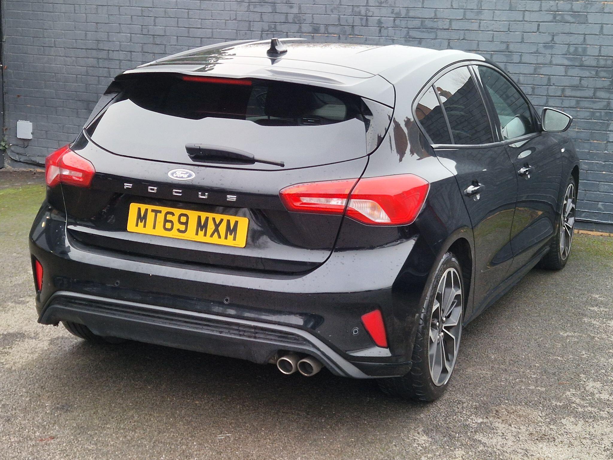 Ford Focus - Image 10