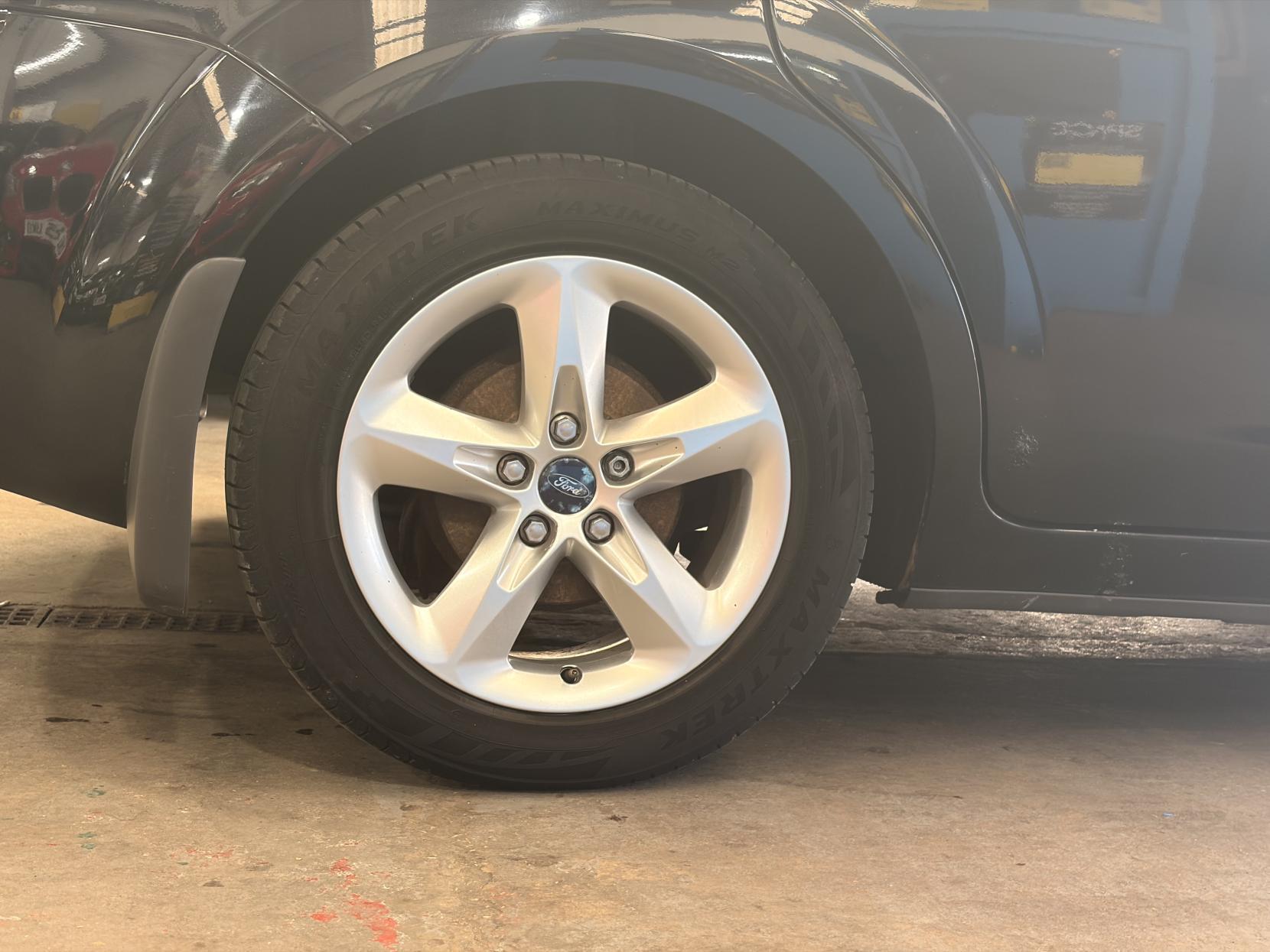Ford Focus - Image 10