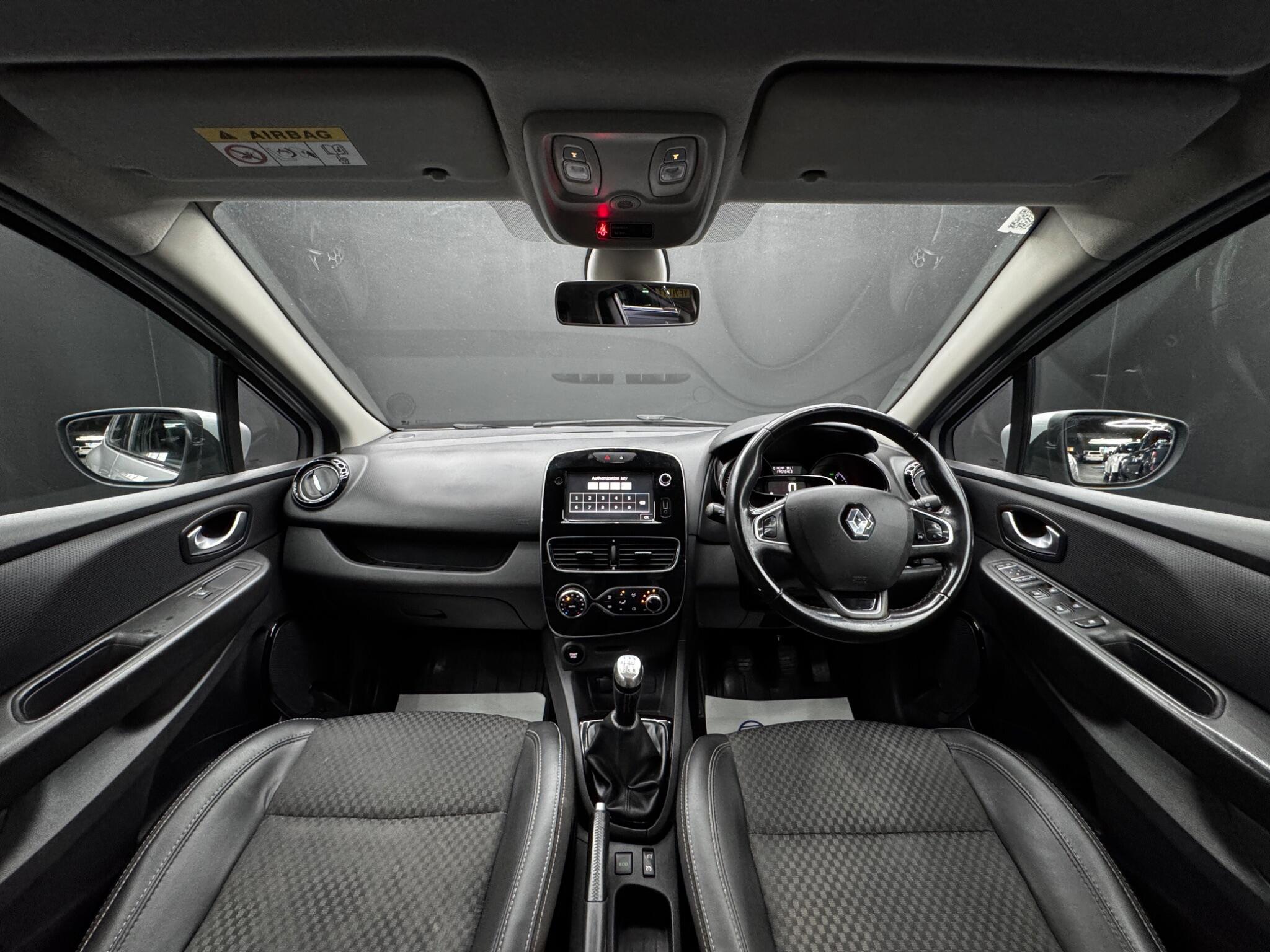 Renault Clio - Image 17