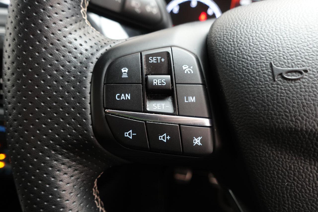 Ford Focus - Image 39