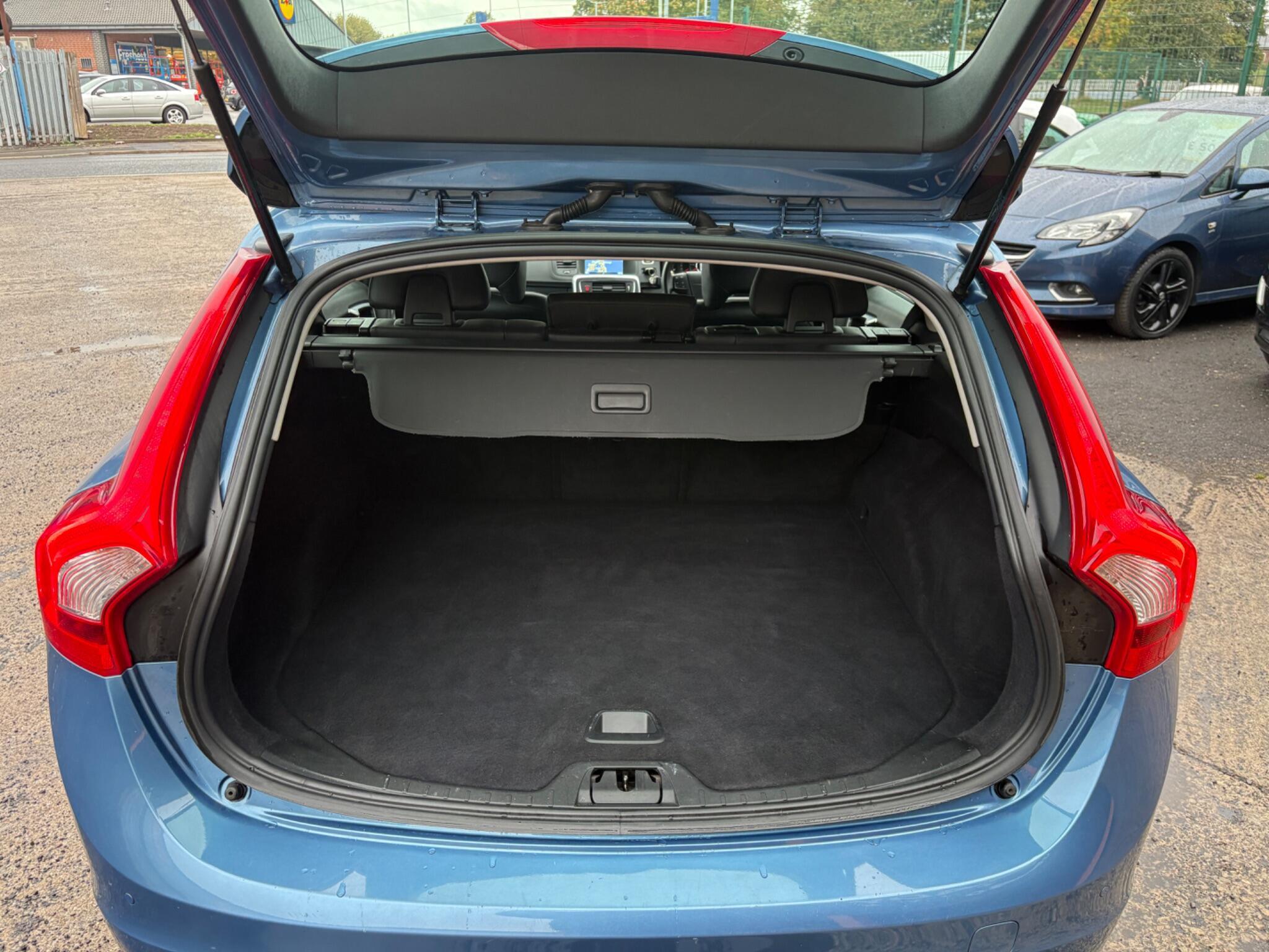Volvo V60 - Image 14