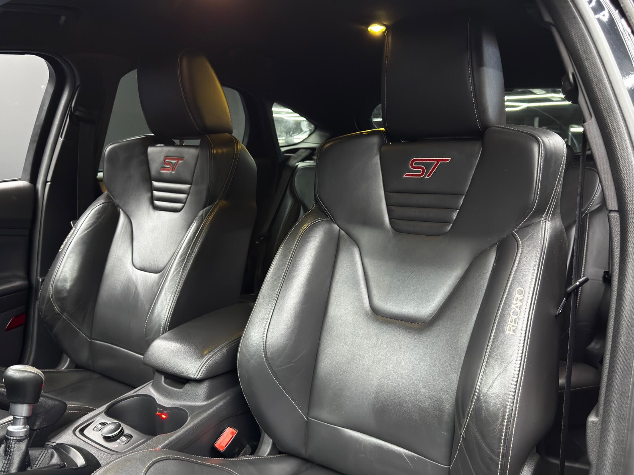 Ford Focus - Image 14
