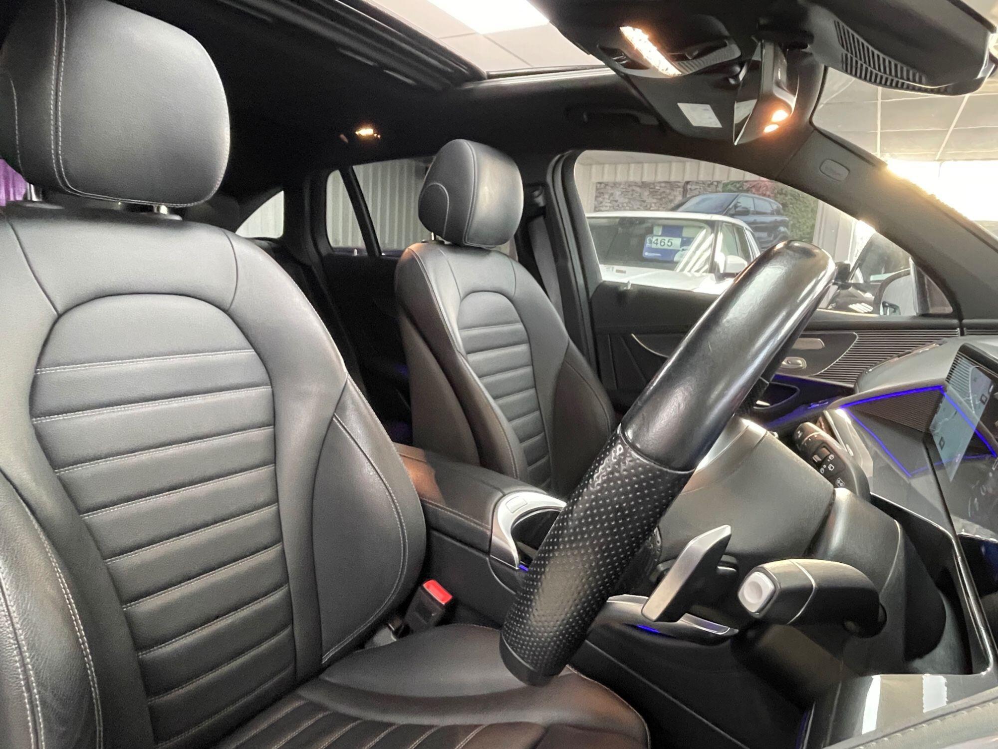 Mercedes Eqc - Image 23