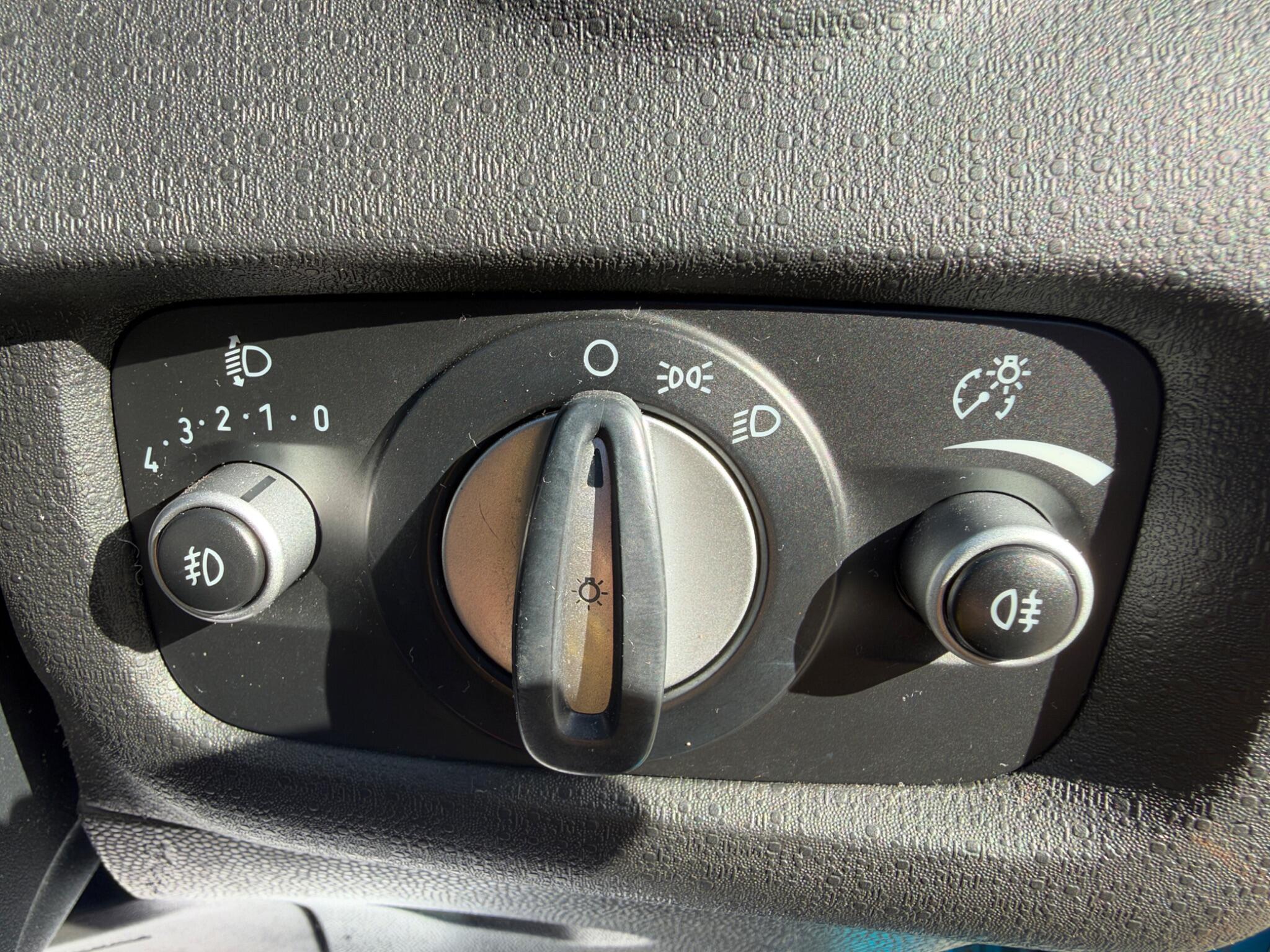 Ford Fiesta - Image 20