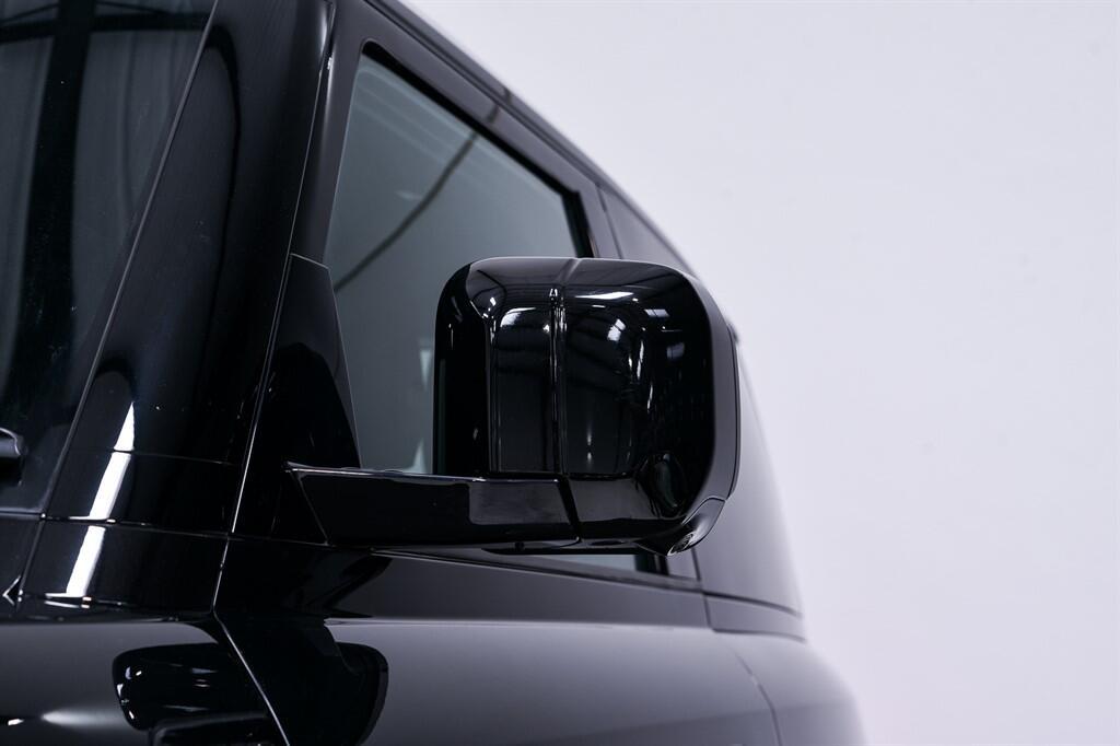 Land Rover Defender 90 - Image 2