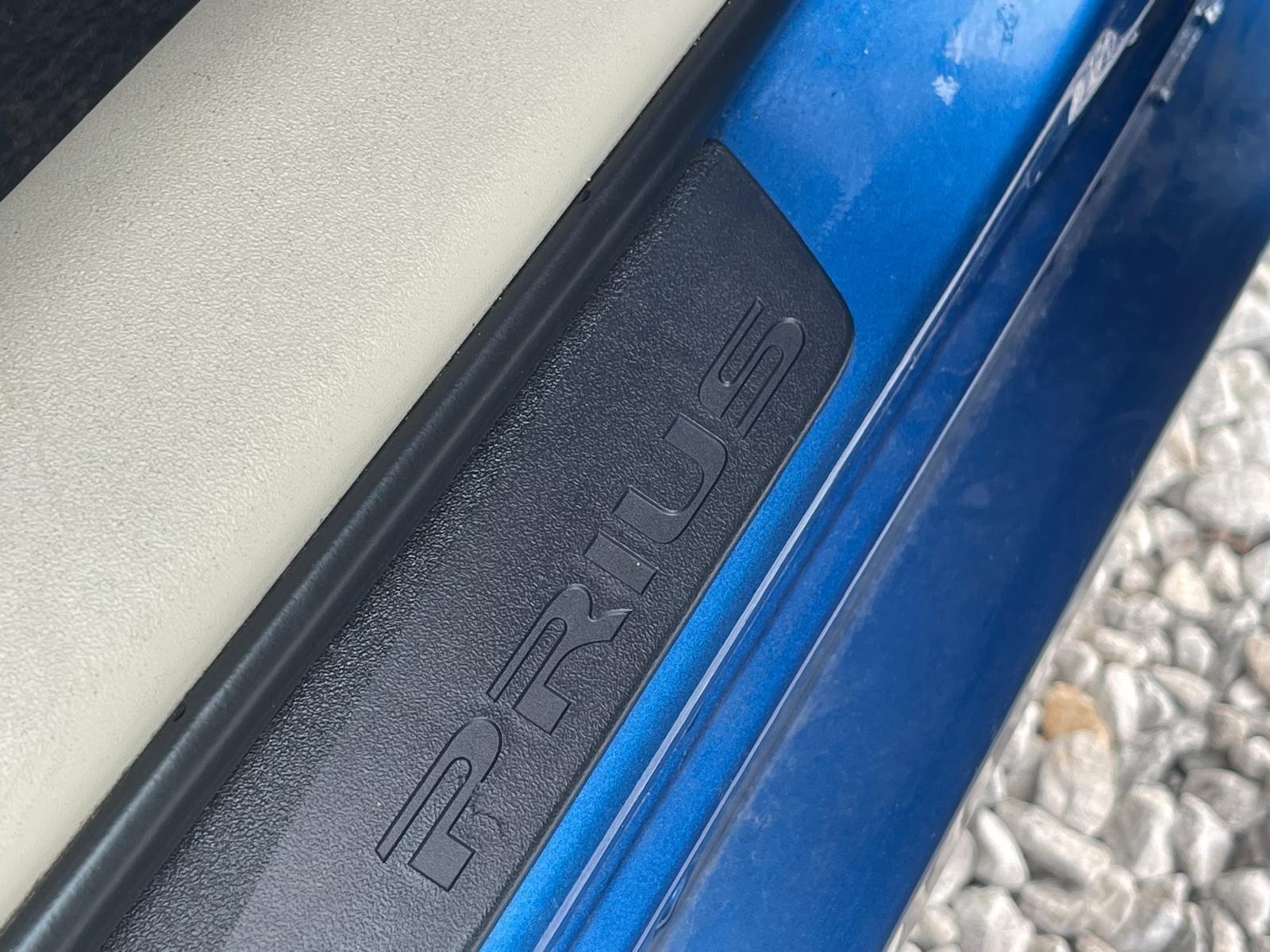 Toyota Prius - Image 11