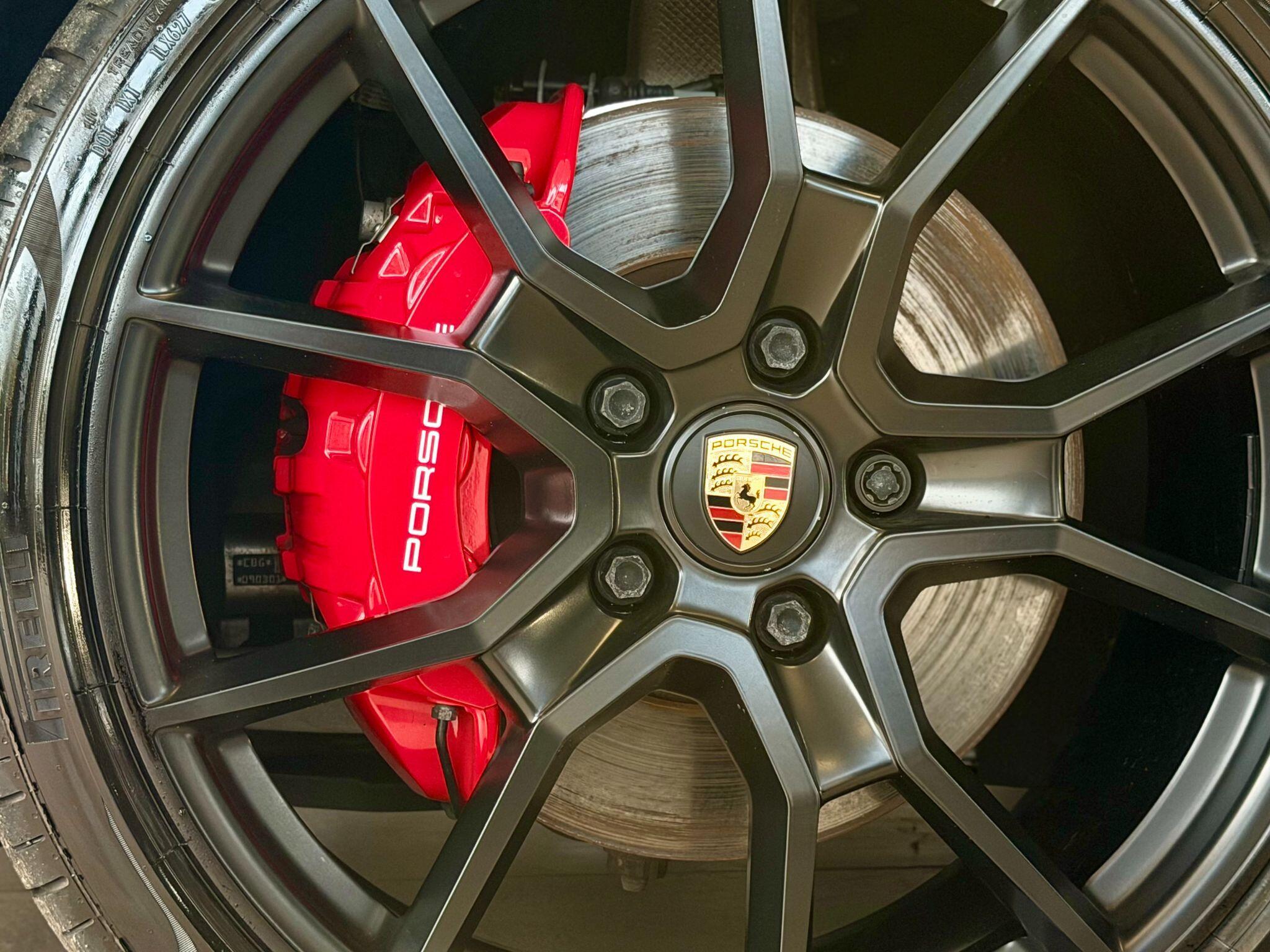Porsche Taycan - Image 14