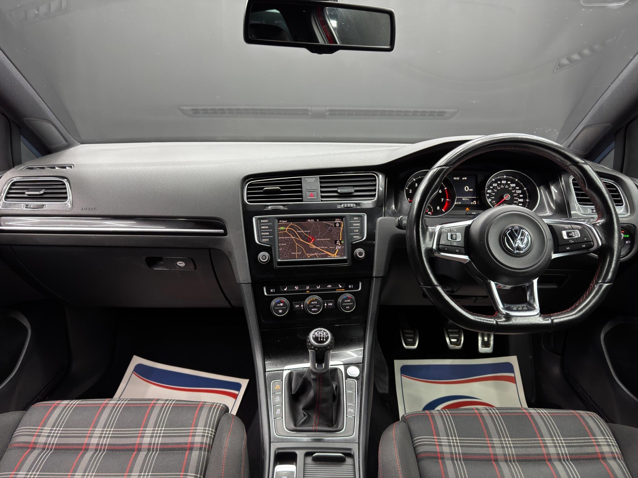 Volkswagen Golf - Image 10