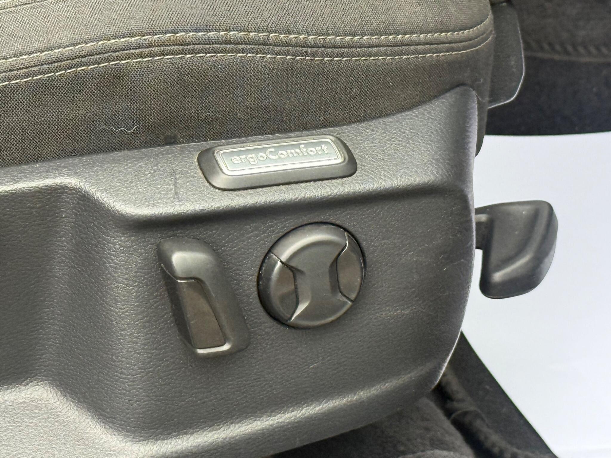 Volkswagen Passat - Image 21