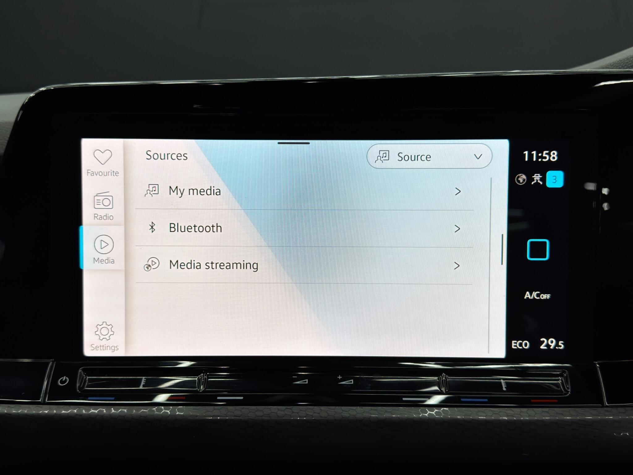 Volkswagen Golf - Image 32