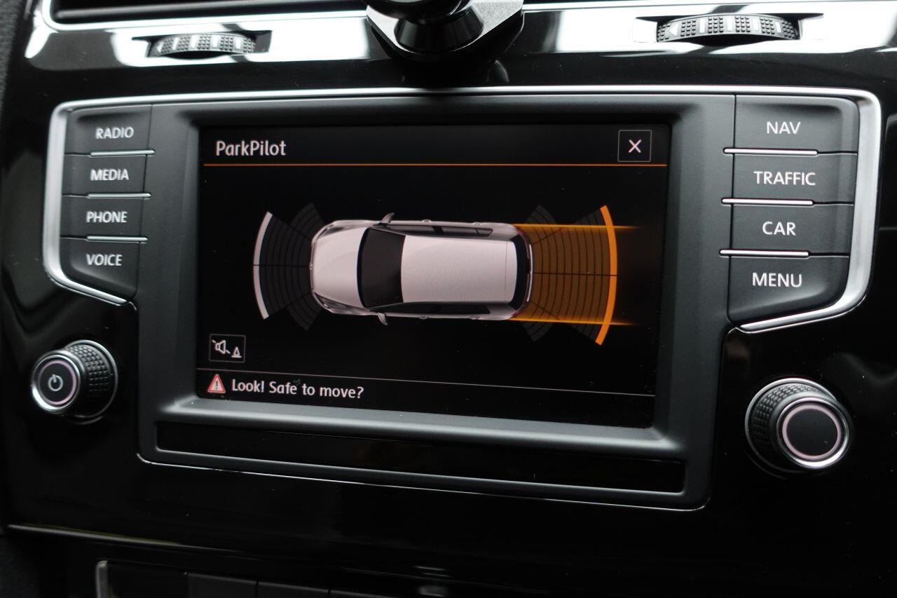 Volkswagen Golf - Image 21