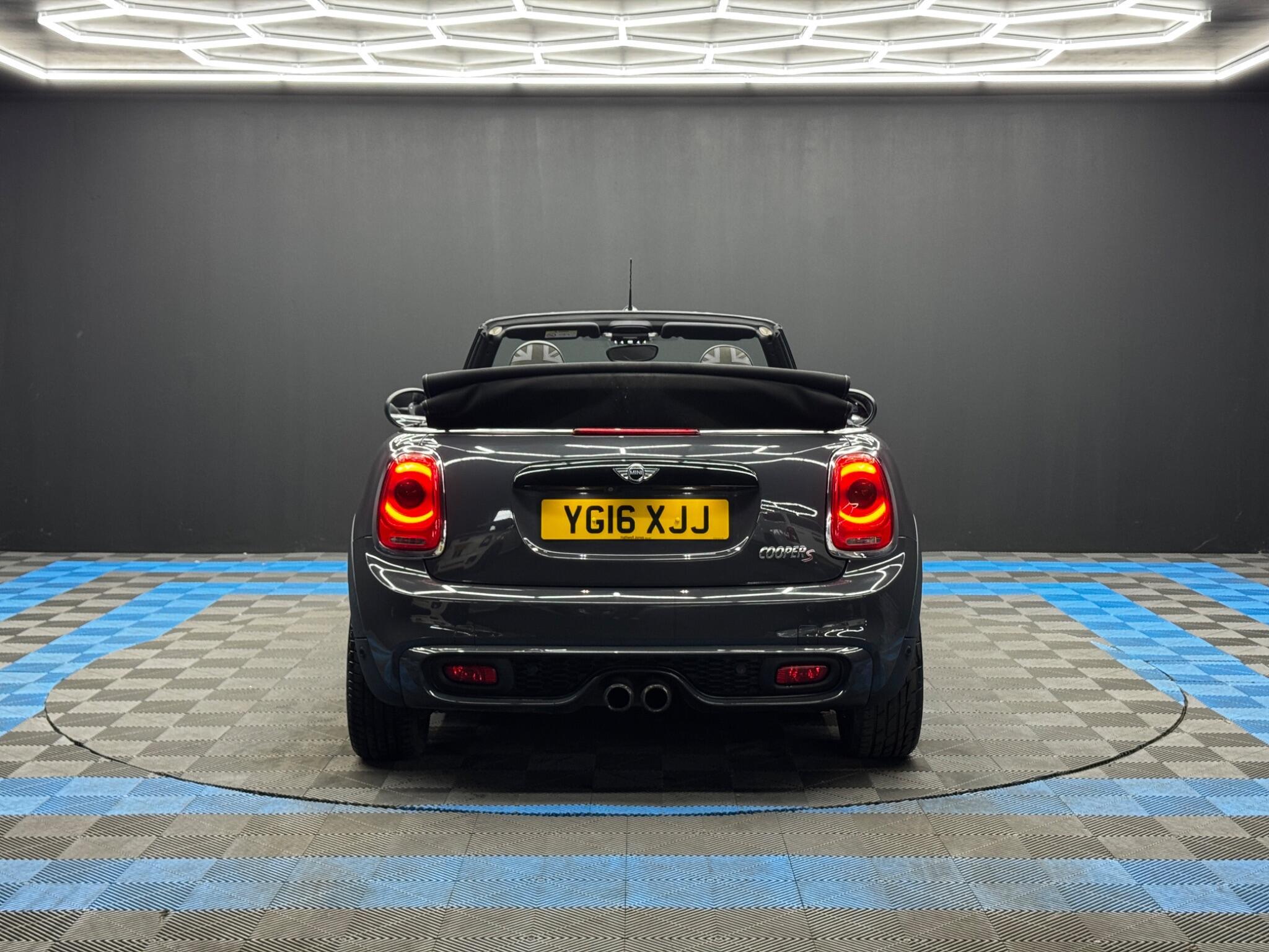 MINI Convertible - Image 6