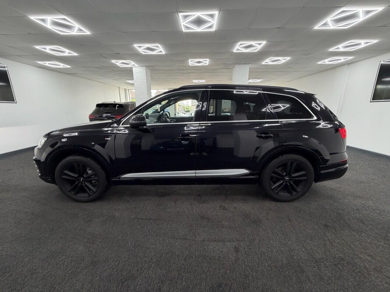 Audi Q7 - Image 7