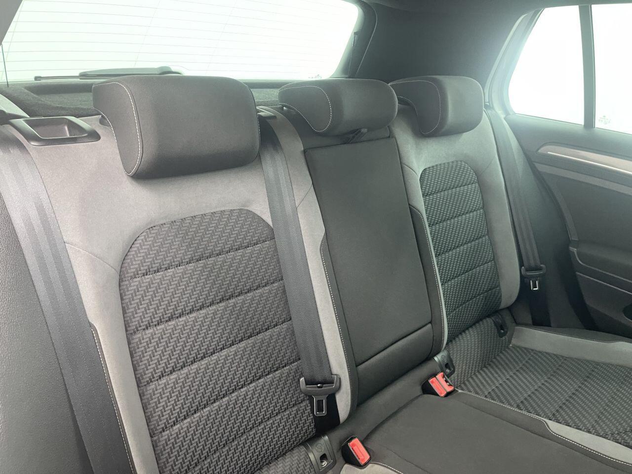 Volkswagen Golf - Image 17