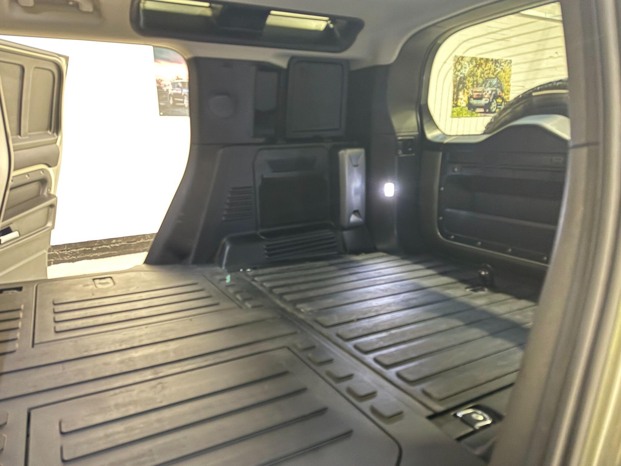 Land Rover Defender 110 - Image 51