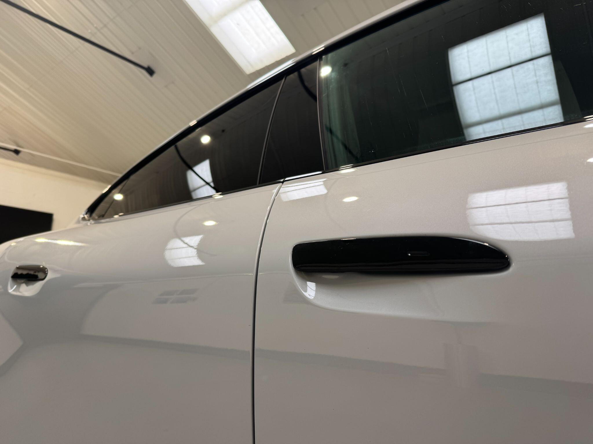 Porsche Taycan - Image 40