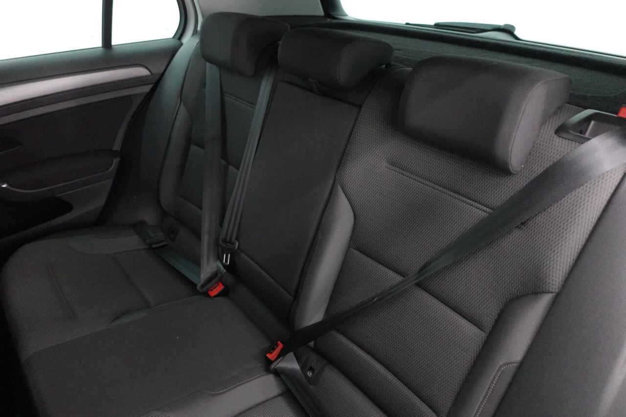Volkswagen Golf - Image 18