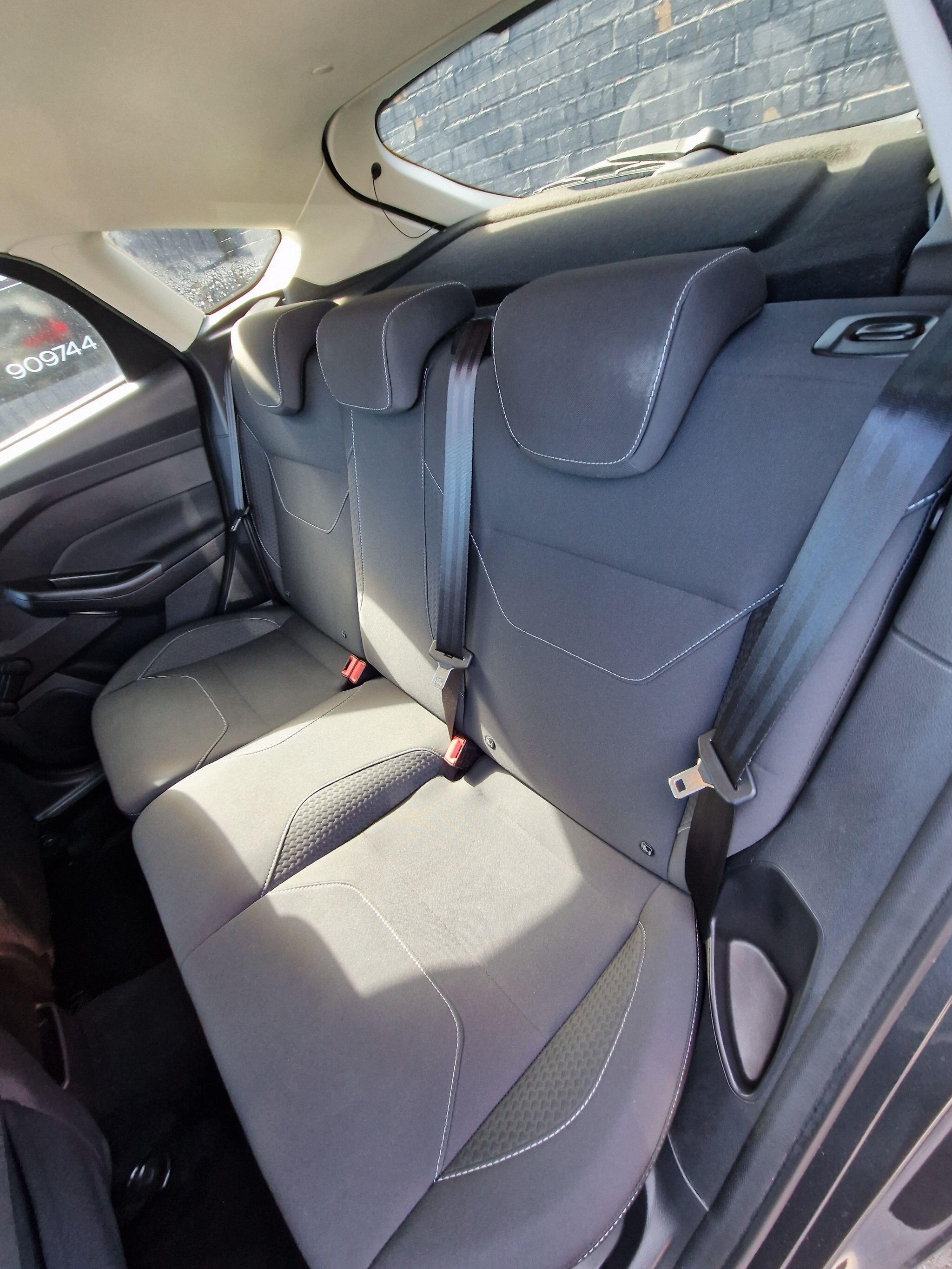 Ford Focus - Image 41