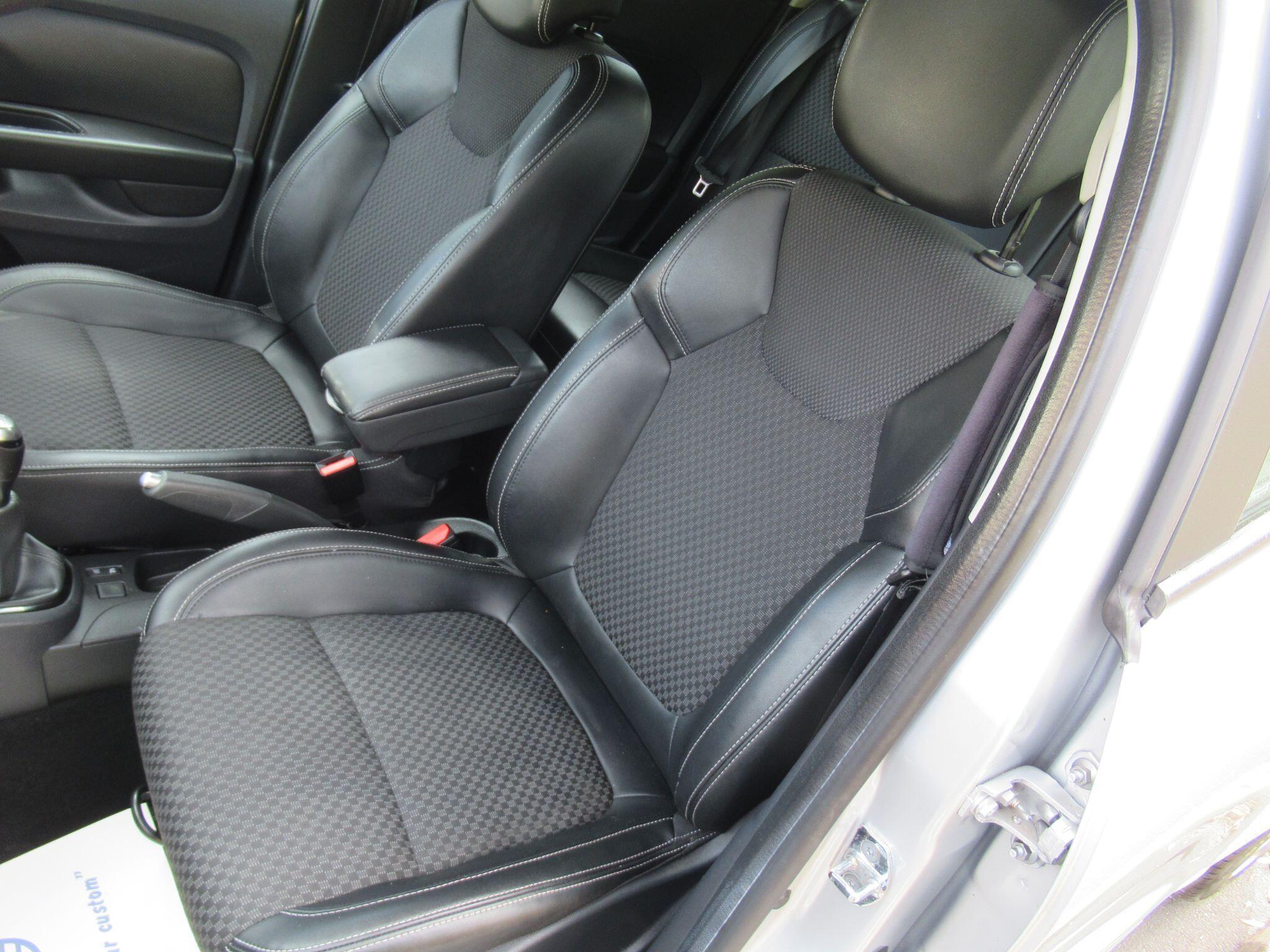 Renault Clio - Image 12