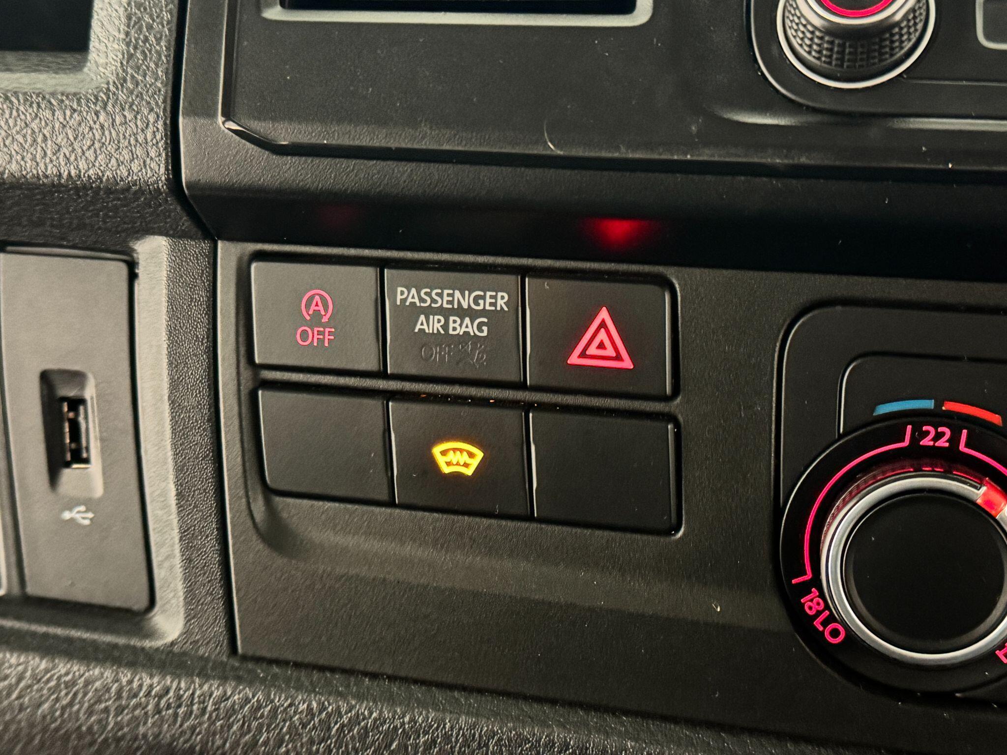 Volkswagen Transporter - Image 38