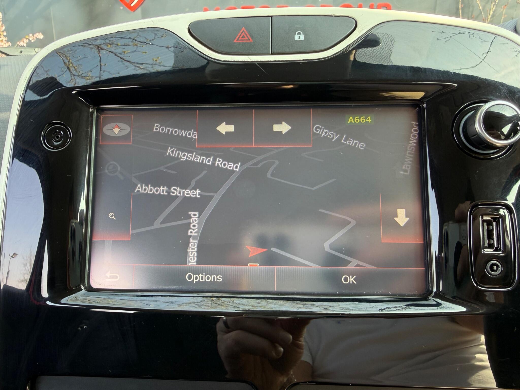 Renault Clio - Image 36