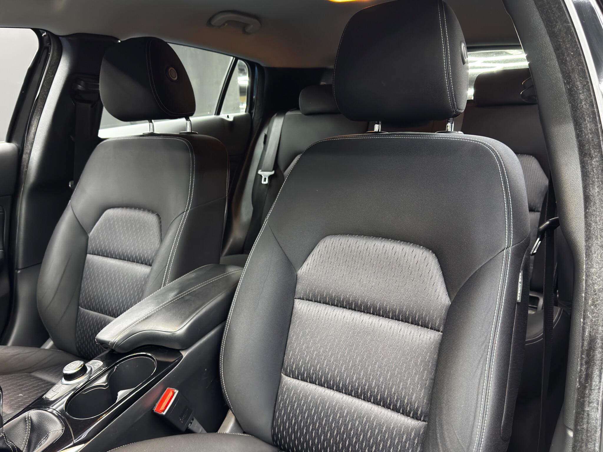 Infiniti Q30 - Image 14