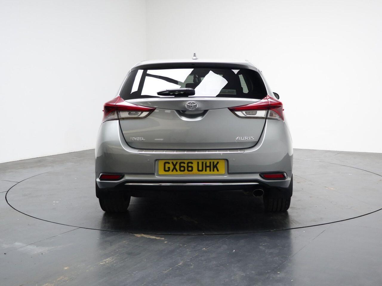 Toyota Auris - Image 11