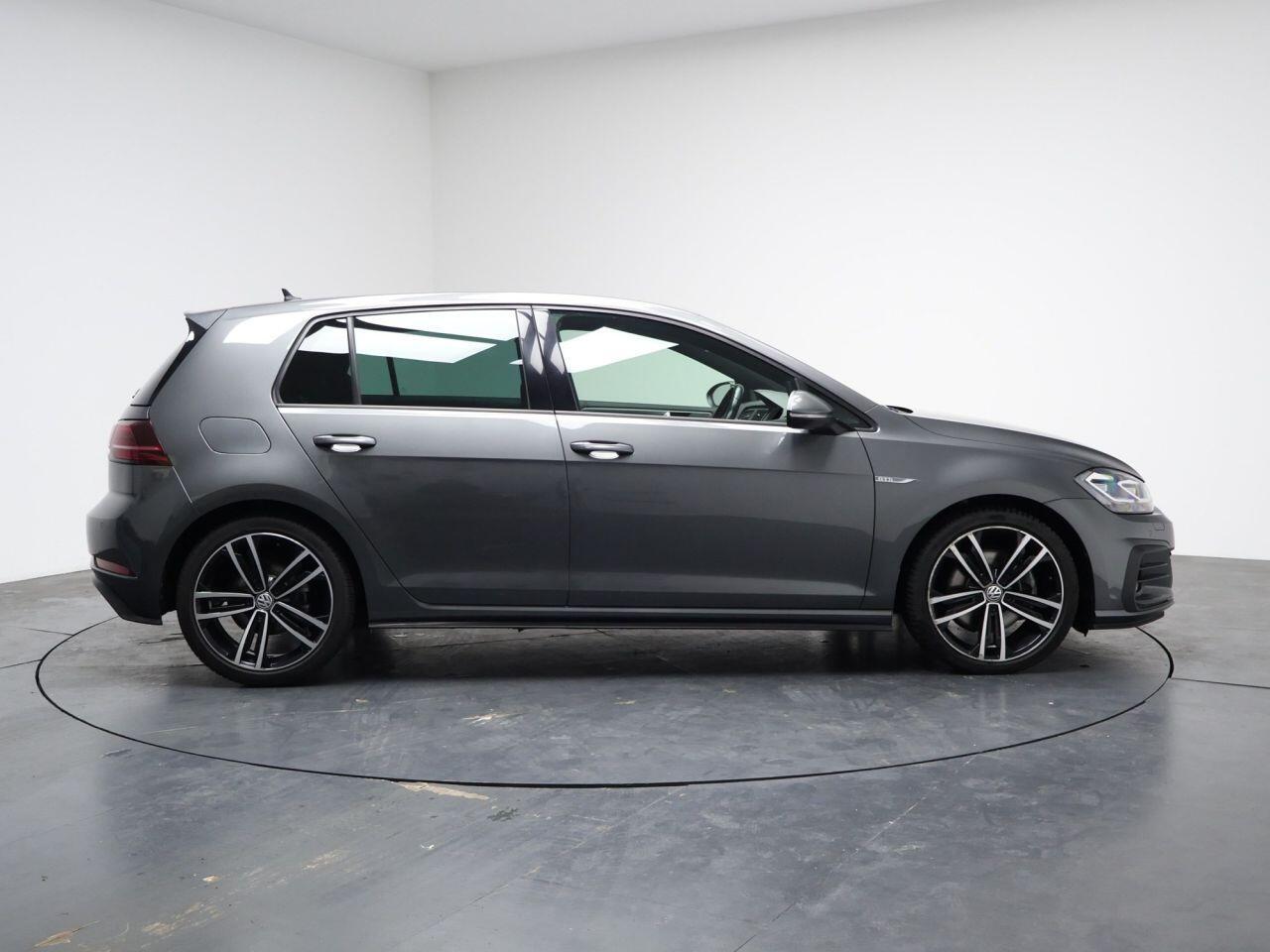 Volkswagen Golf - Image 11