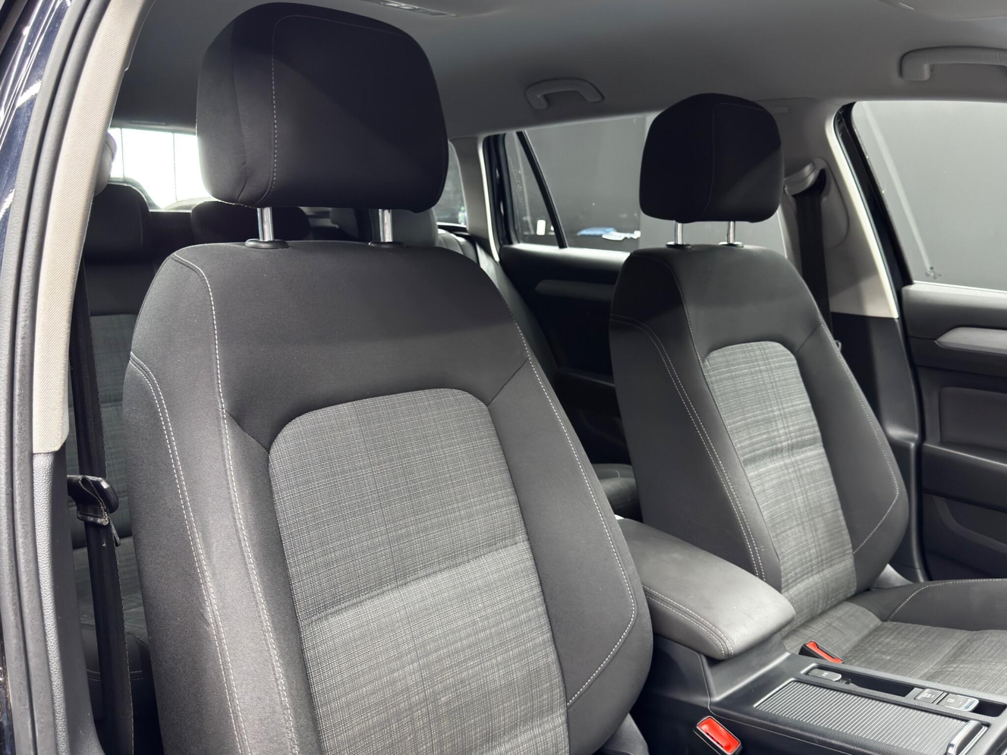 Volkswagen Passat - Image 12