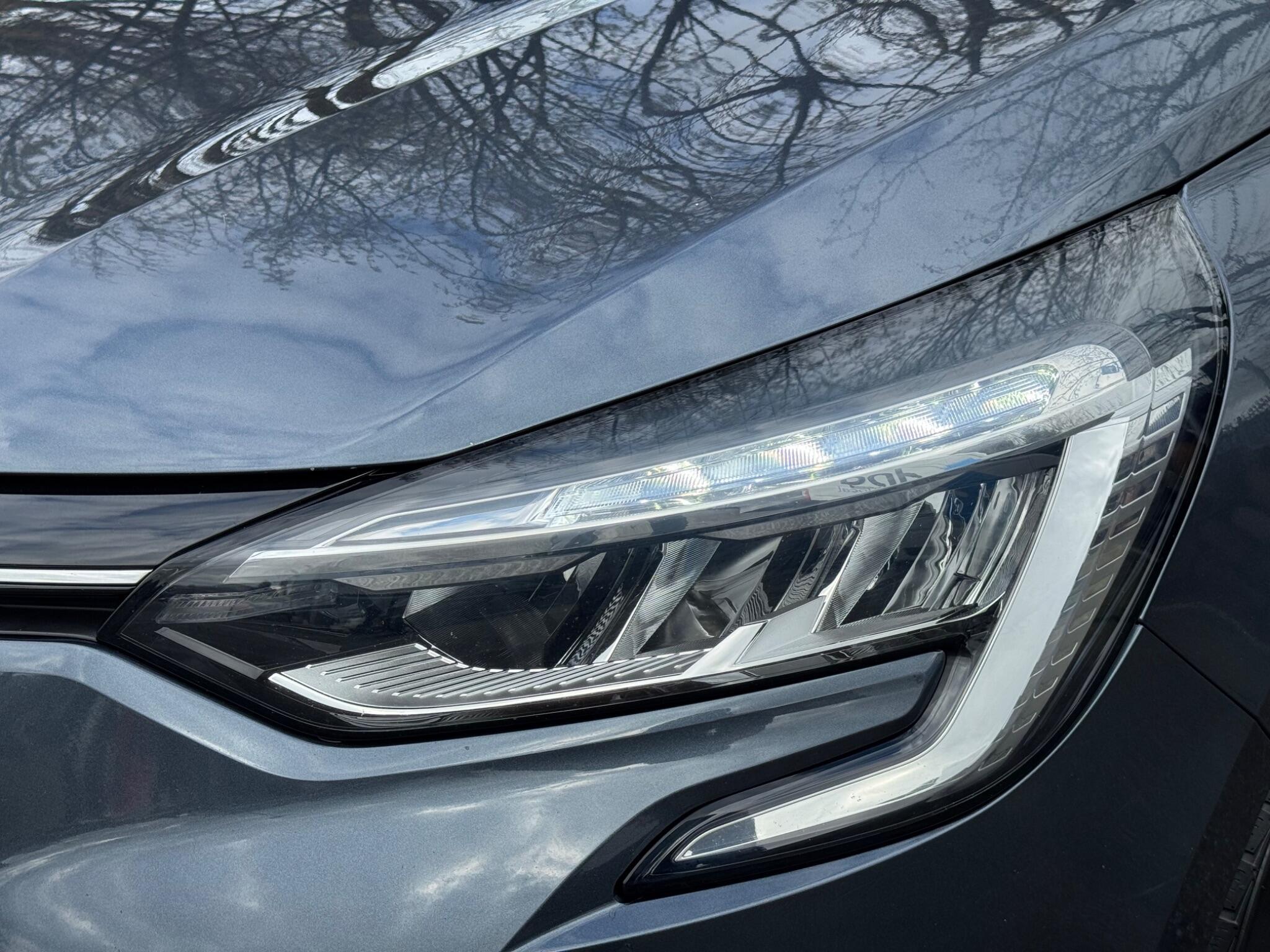 Renault Clio - Image 11