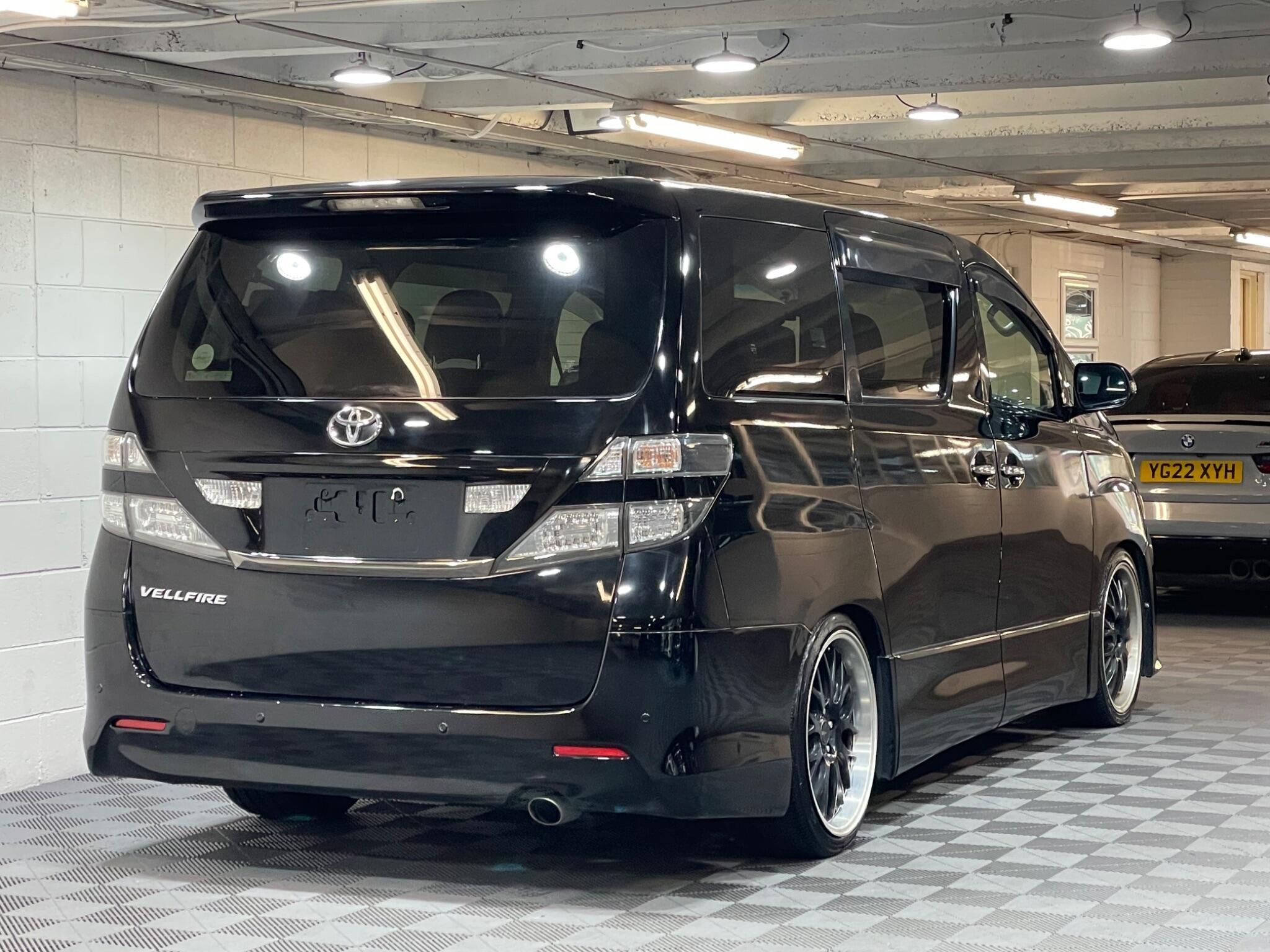 Toyota Vellfire - Image 5