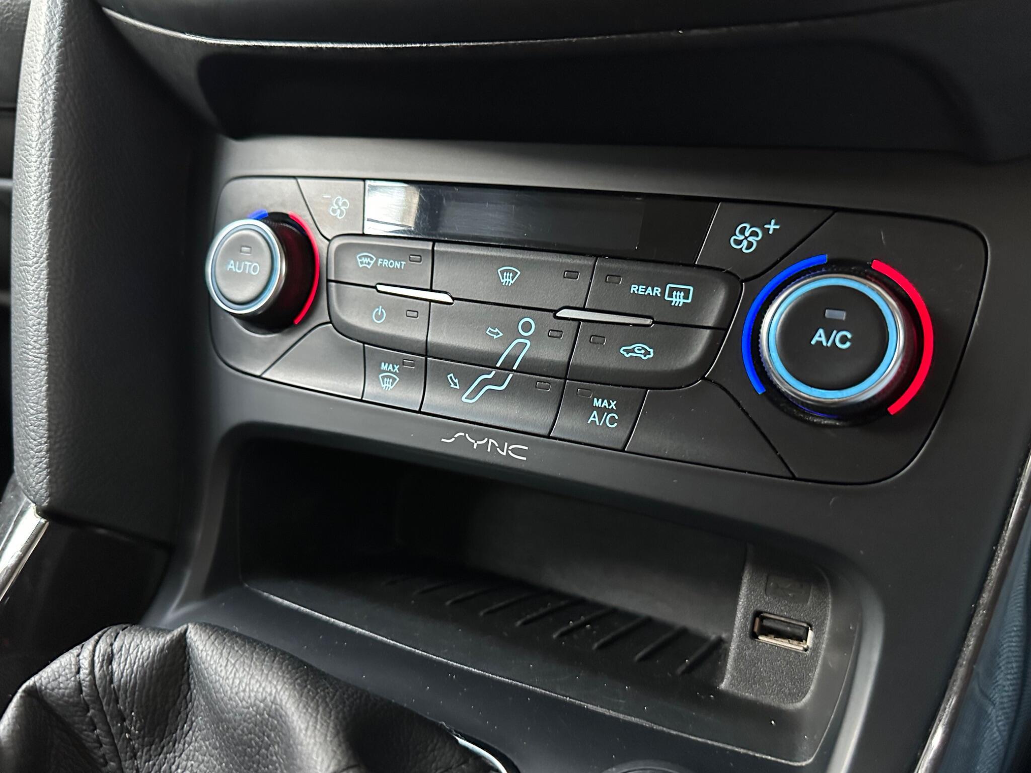 Ford Focus - Image 17
