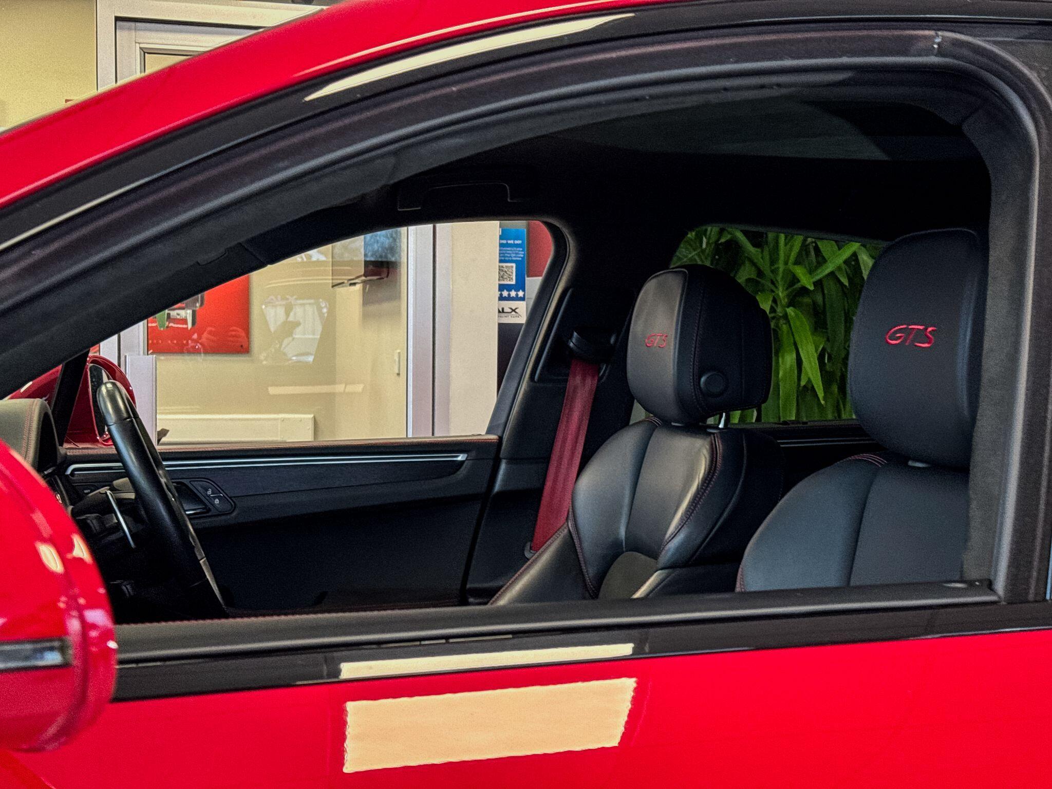 Porsche Macan - Image 2
