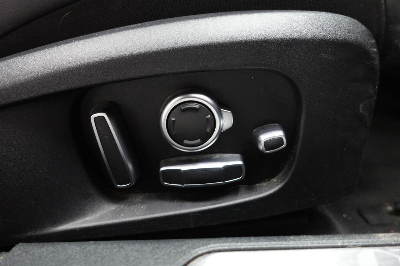 Jaguar XE - Image 18