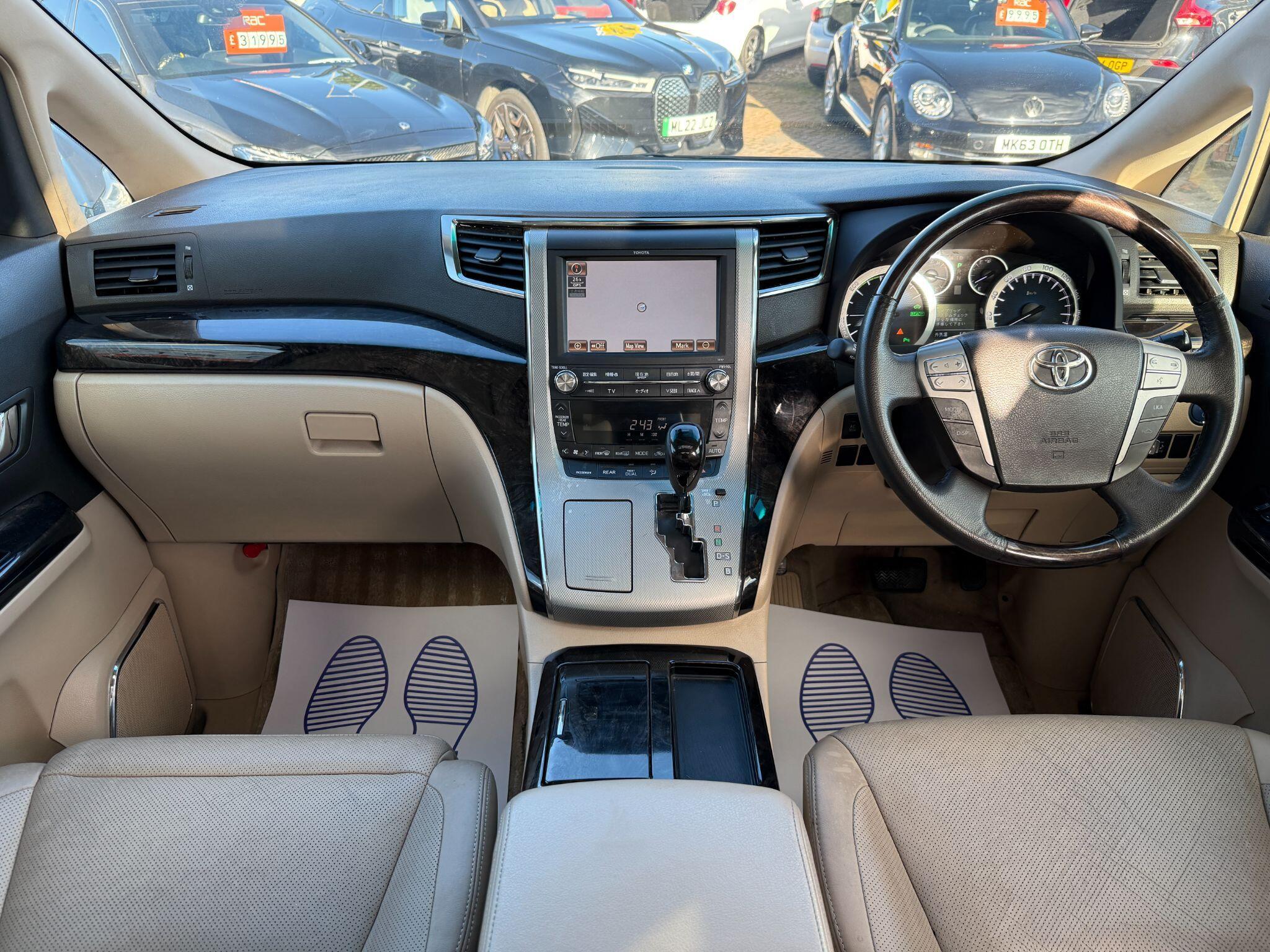 Toyota Alphard - Image 48