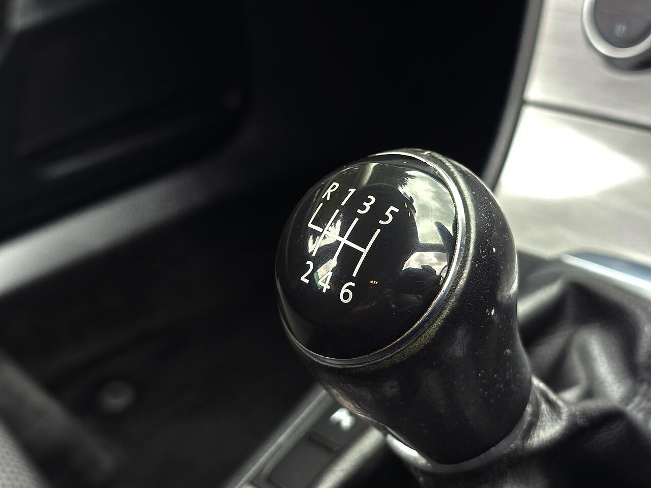 Volkswagen Passat - Image 17