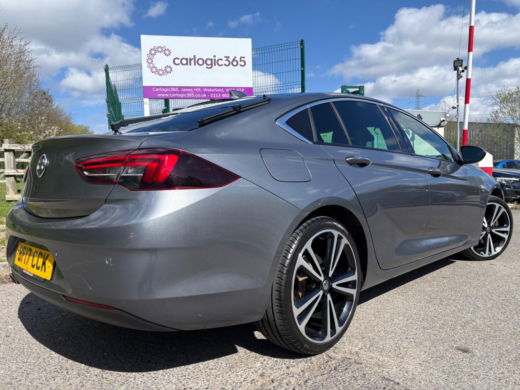 Vauxhall Insignia - Image 11