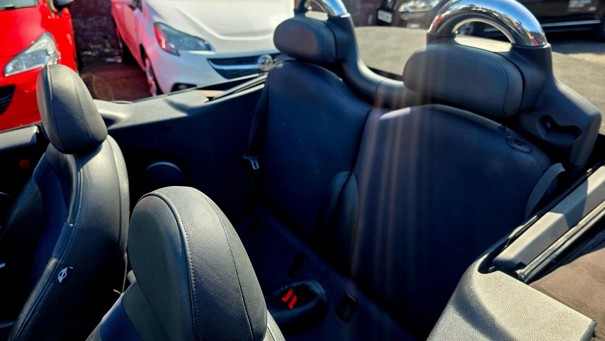 MINI Convertible - Image 16