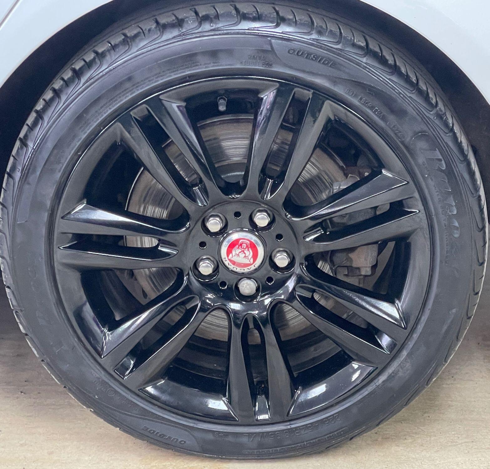 Jaguar XE - Image 16