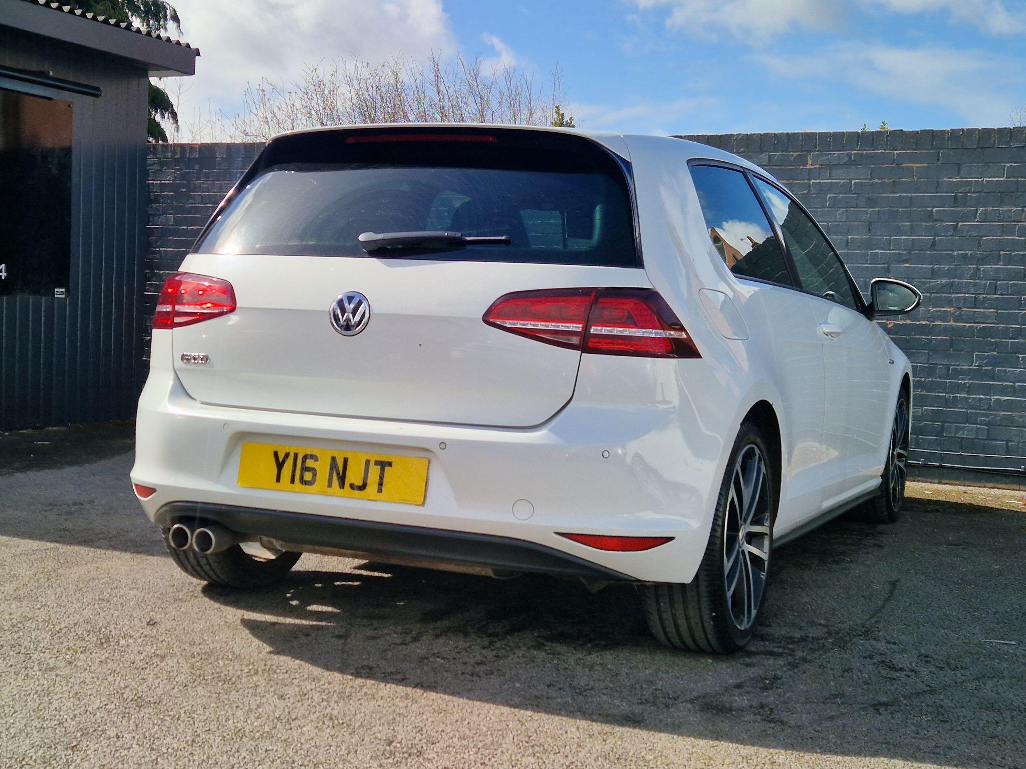 Volkswagen Golf - Image 25