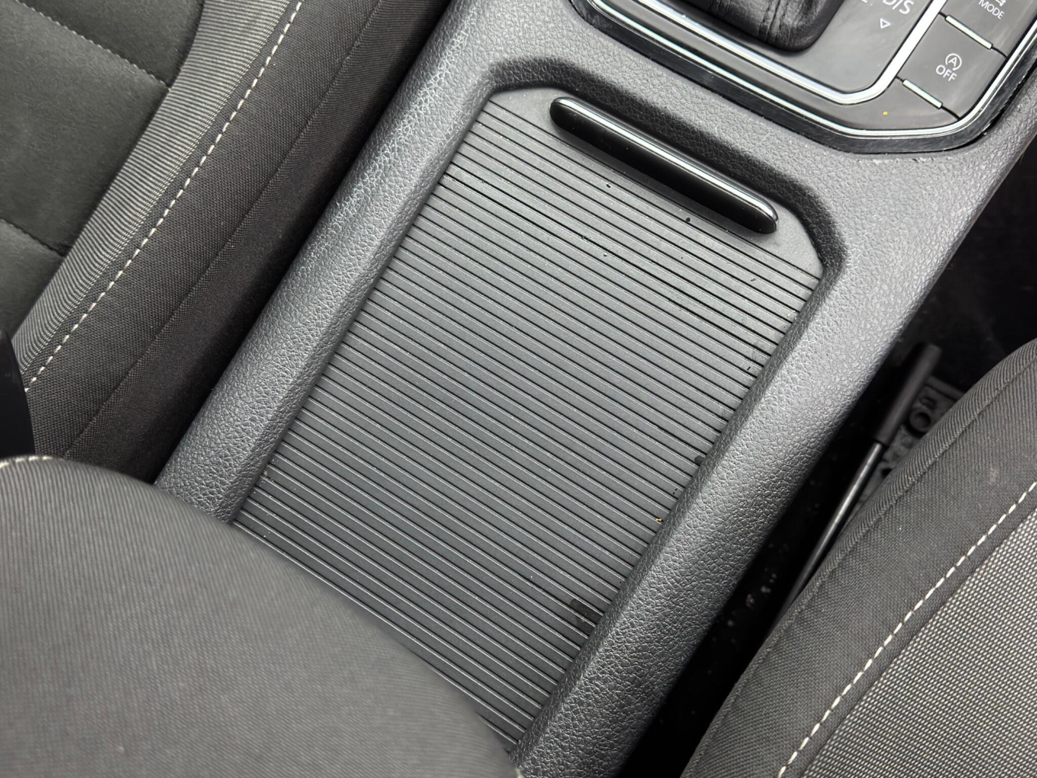 Volkswagen GOLF SV - Image 24