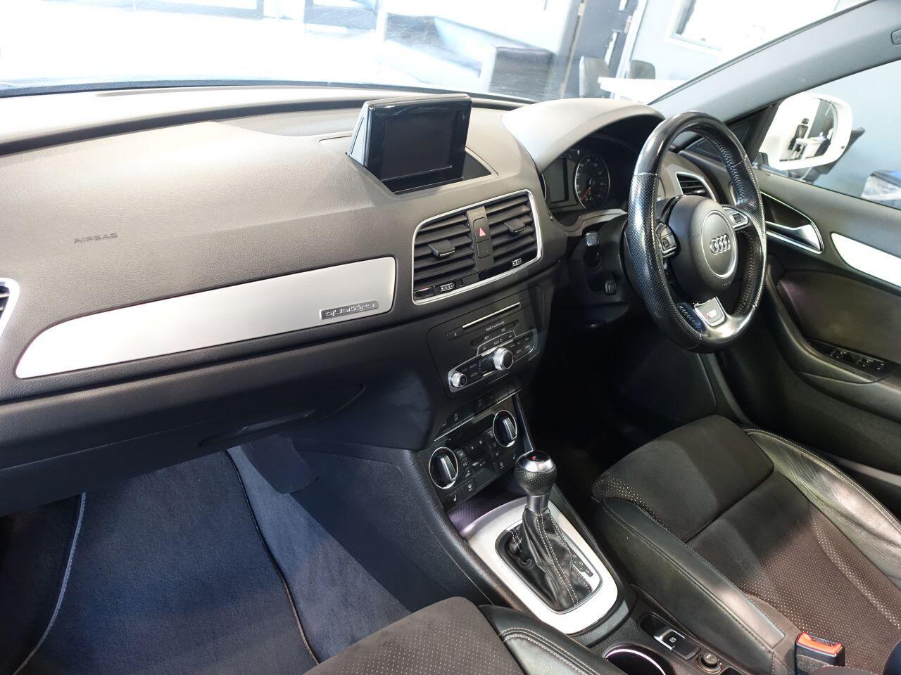 Audi Q3 - Image 13