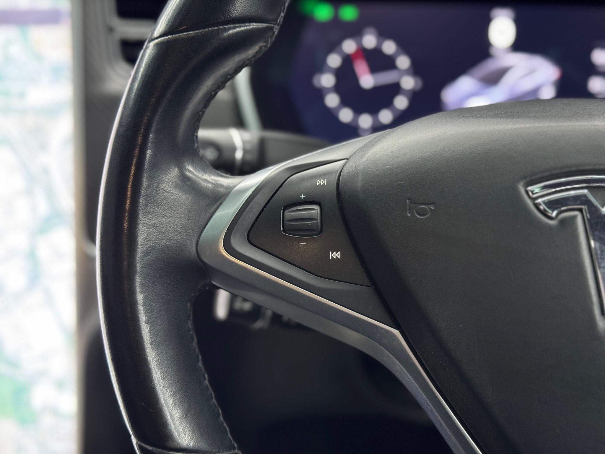 Tesla Model X - Image 22