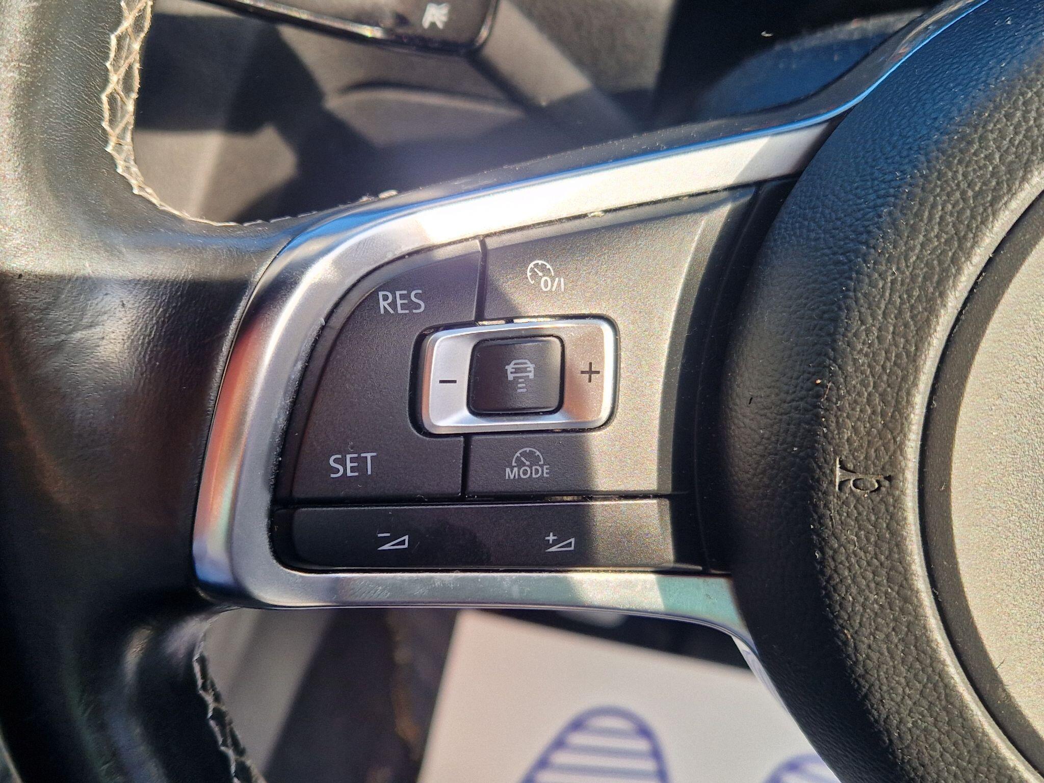 Volkswagen Golf - Image 35