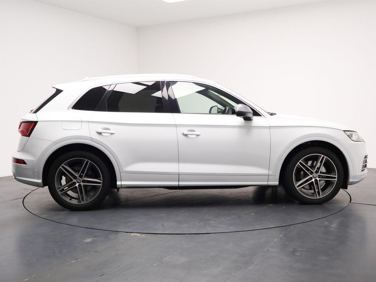 Audi SQ5 - Image 13
