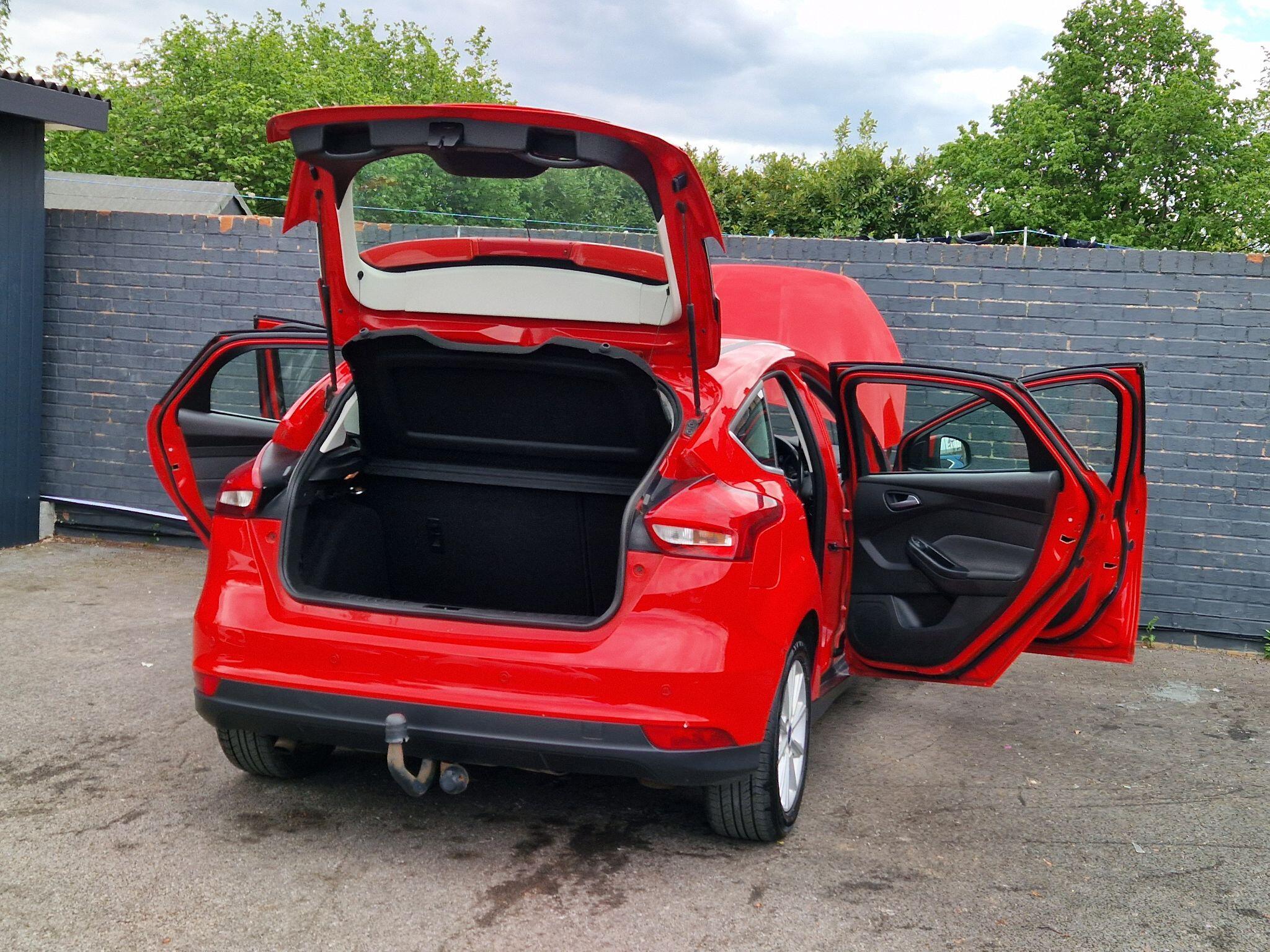 Ford Focus - Image 22